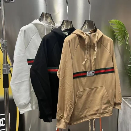 The new fashion trend webbing is decorated with the same handsome hooded and versatile casual sweatshirt for men and women